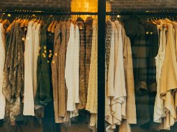 La “fast fashion” o ”moda rápida”, ofrece a los consumidores cambios constantes de colecciones de ropa a bajos precios. UNSPLASH / H. MORGAN