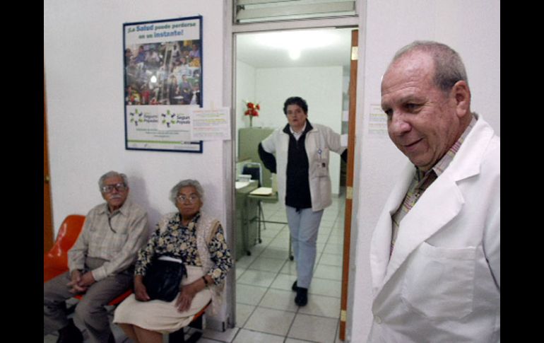 Habrá servicios de consultas las 24 horas del día en los Centros de Salud de San Sebastián, Santa Cruz del Valle,  entre otros. ARCHIVO  /