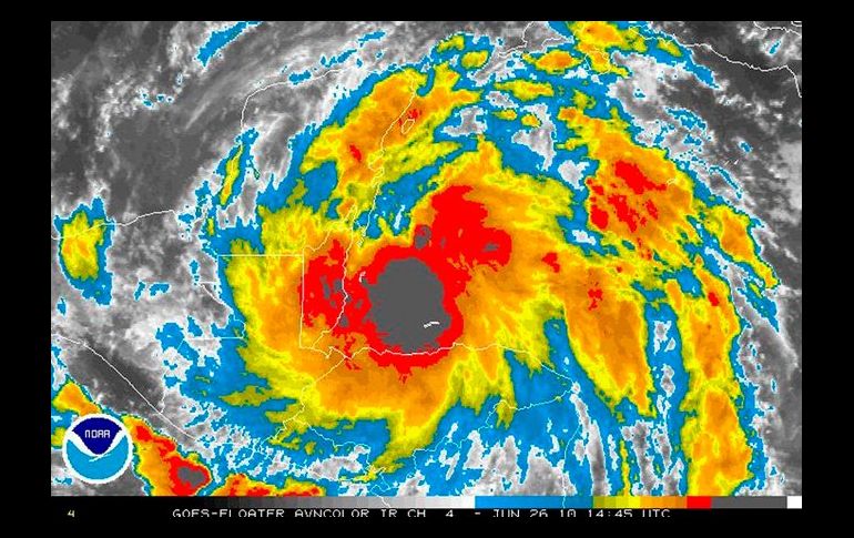 La tormenta tropical Alex comenzaba el sábado a azotar la región. ESPECIAL  /