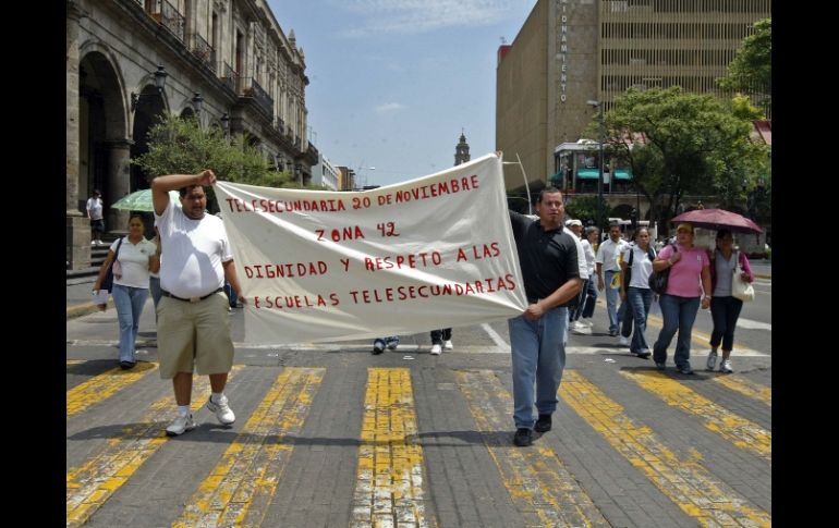 El pasado jueves, los maestros se manifestaron sobre la avenida Alcalde. E. BARRERA  /