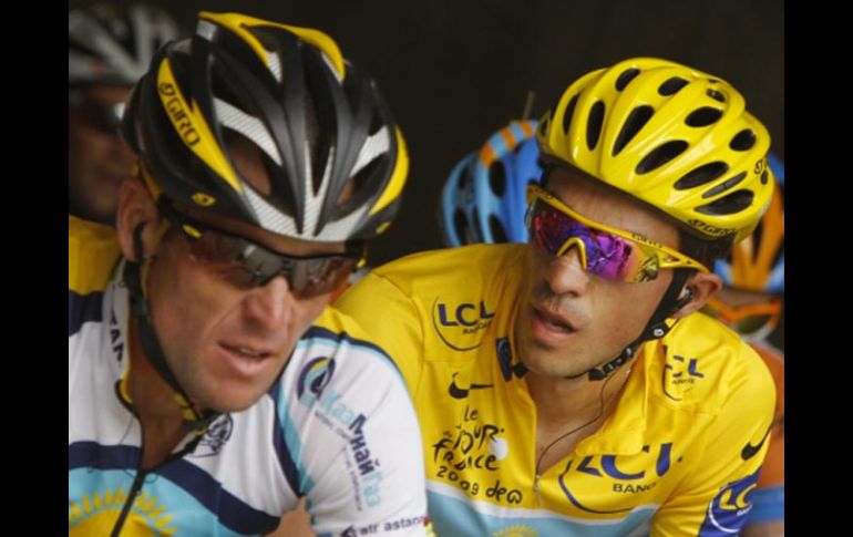 Alberto Contador (der.) y Lance Armstrong, son dos de los favoritos para ganar el Tour de Francia. AP  /