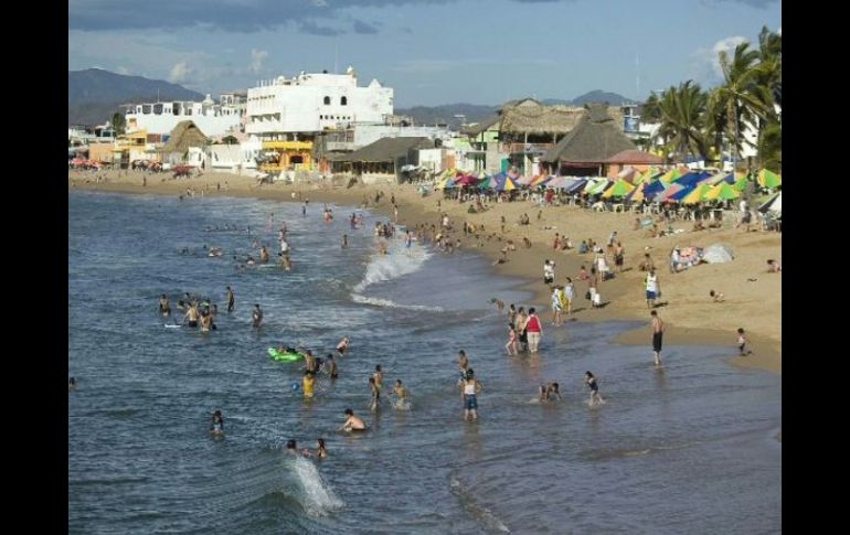 Greenpeace otorgó al Ejecutivo estatal el reconocimiento “Caño de oro” por tener las aguas más contaminadas en sus playas. ARCHIVO  /