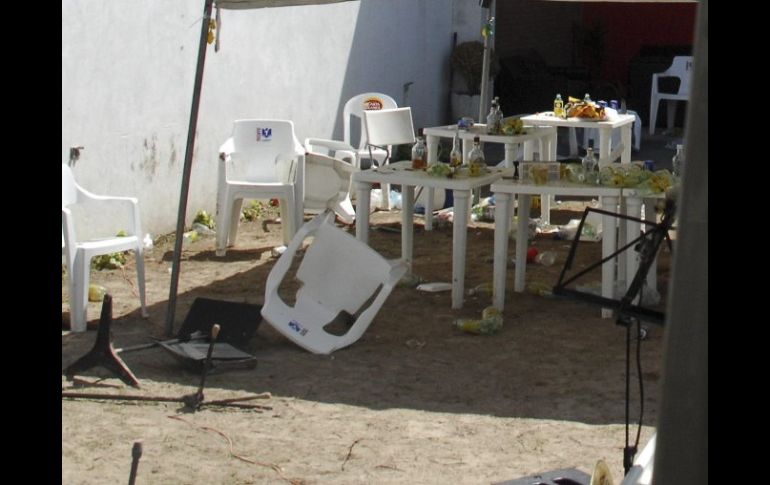 Aspecto del interior del lugar donde 17 personas fueron asesinadas durante la celebración de una fiesta, en Torreón. EFE  /