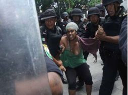 El momento de una de las detenciones en Oaxaca. Notimex  /