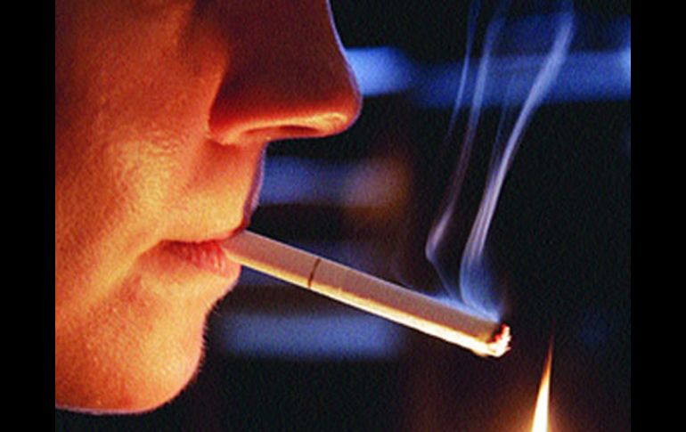 El estudio arrojó además que trillones de partículas oxidantes entran al cuerpo al fumar. ESPECIAL  /
