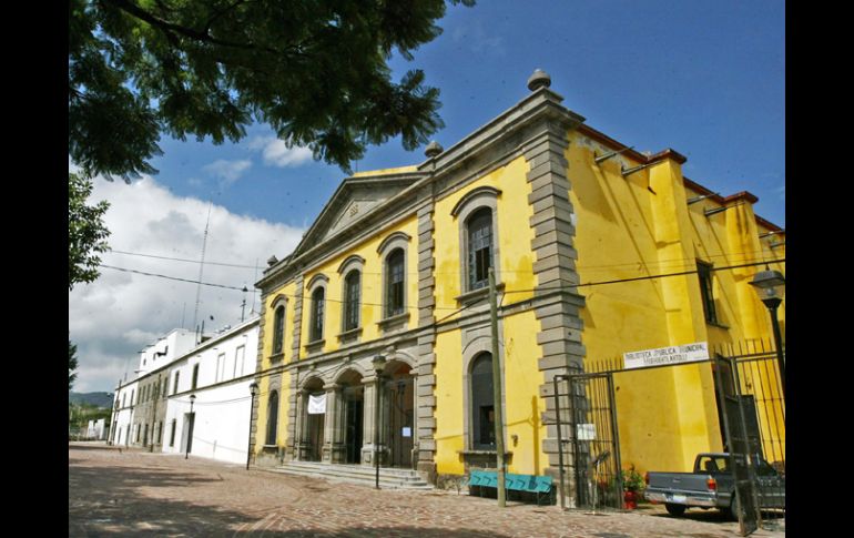 El Teatro de Atequiza se encuentra rodeado de monumentos históricos, como el molino de trigo. E. BARRERA  /