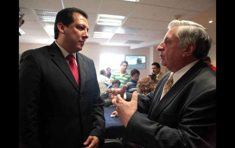 El ombudsman nacional se reunió con el senador Arturo Núñez Jiménez, para entrevistarse con los afectados. NTX  /