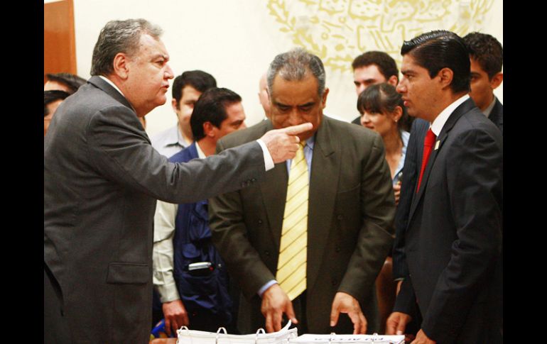 Manuel Correa Ceseña (izquierda) rindió protesta como nuevo secretario general del Congreso. A. GARCÍA  /