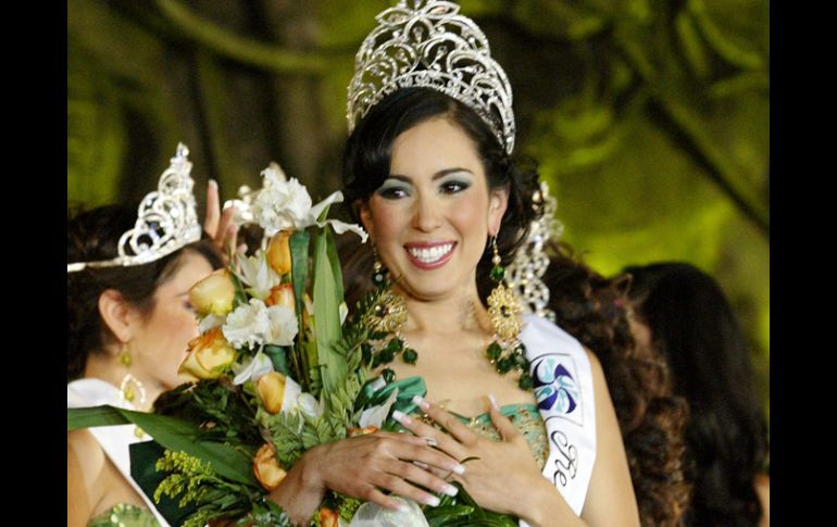 Después de varios meses de preparación, Alejandra Lizbeth Hernández Rodríguez fue elegida Reina de las Fiestas de Octubre 2010.E.BARRER  /