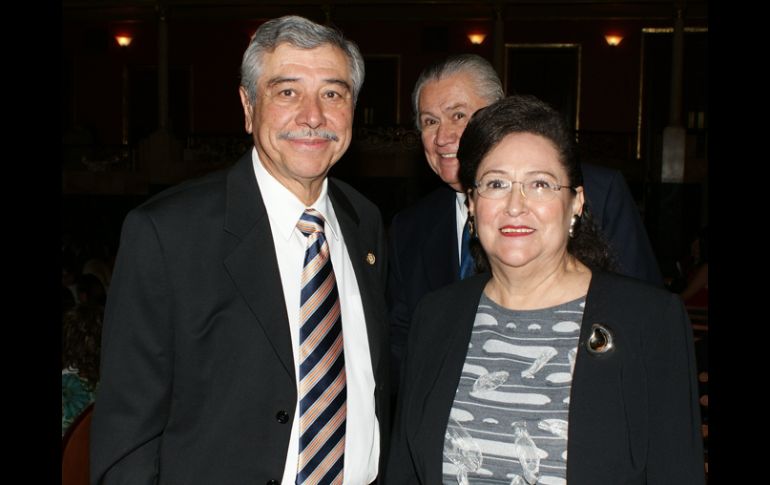El doctor José Parra Carrillo fue uno de los galardonados en el marco del Día del Médico. ESPECIAL  /