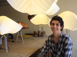 Daniel Castro apuesta por un diseño “orgánico” en cada lámpara de Fonk Iluminación. A. HINOJOSA  /