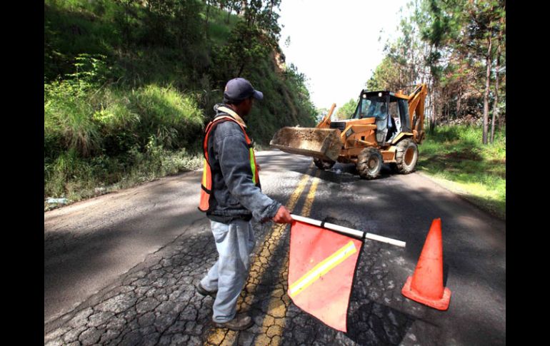 Los proyectos de infraestructura carretera tendrán en 2011 una asignación de recursos por 17 mil 490.4 millones de pesos. EL UNIVERSAL  /