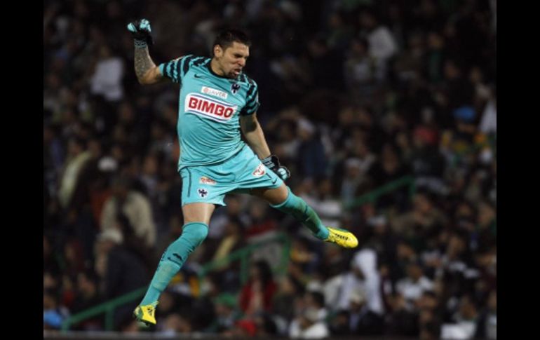 Reacción del guardameta del Monterrey, Jonathan Orozco tras ganar la final del torneo Apertura 2010 frente al Santos. REUTERS  /