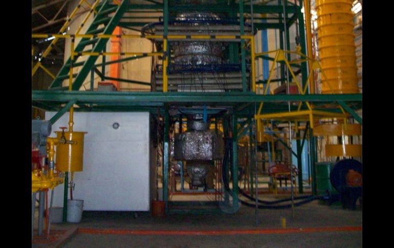 Para llevar a cabo el proceso de gasificación, la materia prima es colocada en un reactor. ID  /