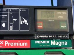 La gasolina Magna costaría 8.84 pesos por litro, la Premium costaría 10.14 pesos y el diesel, 9.20 pesos. ARCHIVO  /