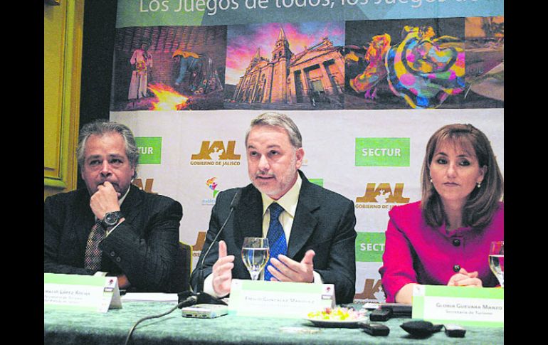 Aurelio López Rocha, titular de Turismo de Jalisco, Emilio González Márquez, gobernador jalisciense y Gloria Guevara Manzo. ESPECIAL  /