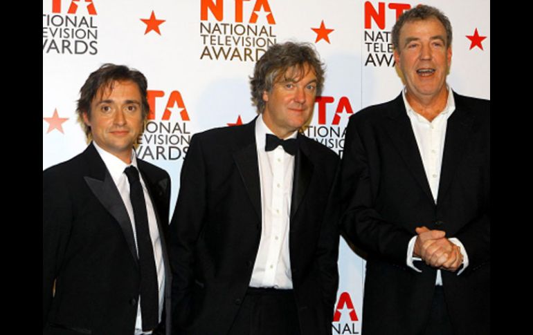 Richard Hammond, Jeremy Clarkson y James May, conductores del programa automotriz “Top Gear”, transmitido por la BBC. EL UNIVERSAL  /