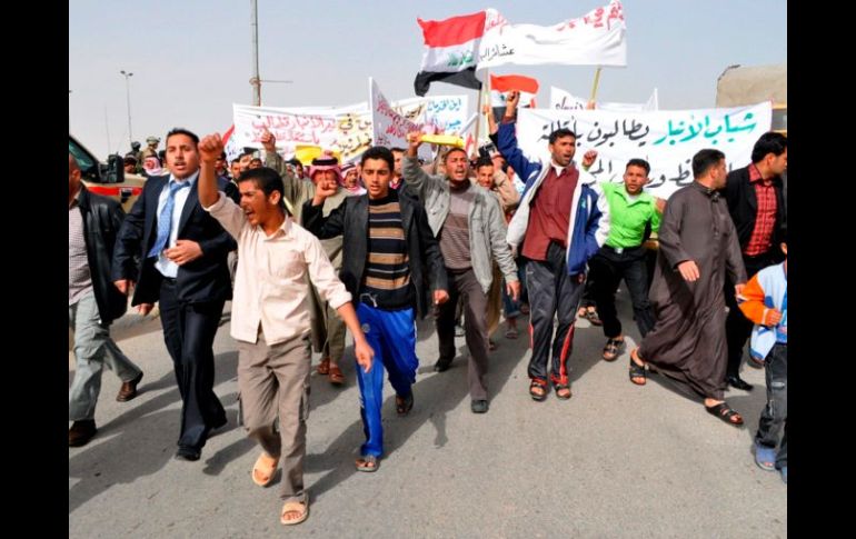 Iraquíes participan en una protesta contra la corrupción, la precariedad de los servicios y los arrestos arbitrarios.EFE  /