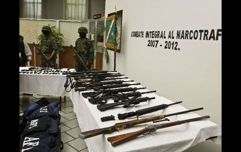 El decomiso de armamento es cotidiano en los operativos de las Fuerzas Armadas en el combate contra el crimen organizado. E. PACHECO  /