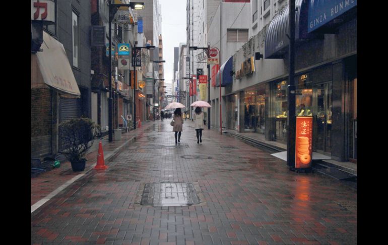 Hoy, las calles de las zonas comerciales de Tokio lucen vacías. REUTERS  /