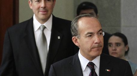 El Presidente Calderón hizo oficial el anuncio de la salida del físcal. REUTERS  /