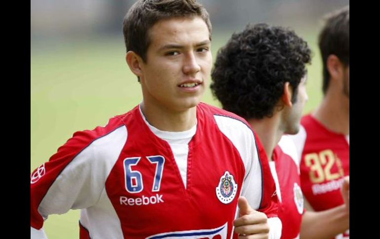 Erick 'Cubo' Torres (foto) se ha convertido en el nuevo ídolo de Chivas. ARCHIVO  /