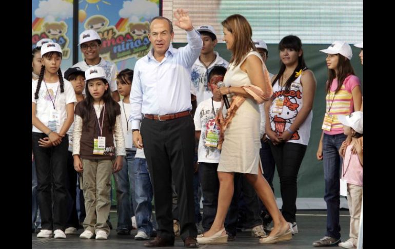 Felipe Calderón, acompañado por su esposa Margarita Zavala, encabezó la celebración del Día del Niño. EL UNIVERSAL  /