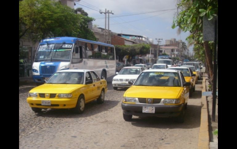 Los taxistas piden verificar los alcances de los permisos de las operadoras turísticas. M A INFANTE  /