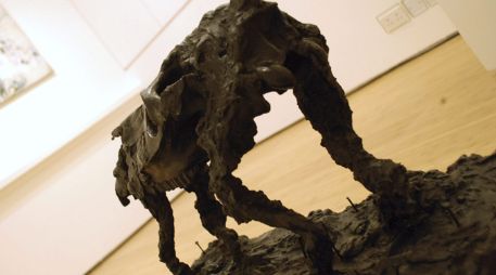 'Cráneo andando' es una de las obras que forman parte de la muestra presentada en la exhibición. EFE  /
