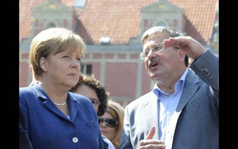 Merkel con el presidente polaco Bronislaw Komorowski. AP  /