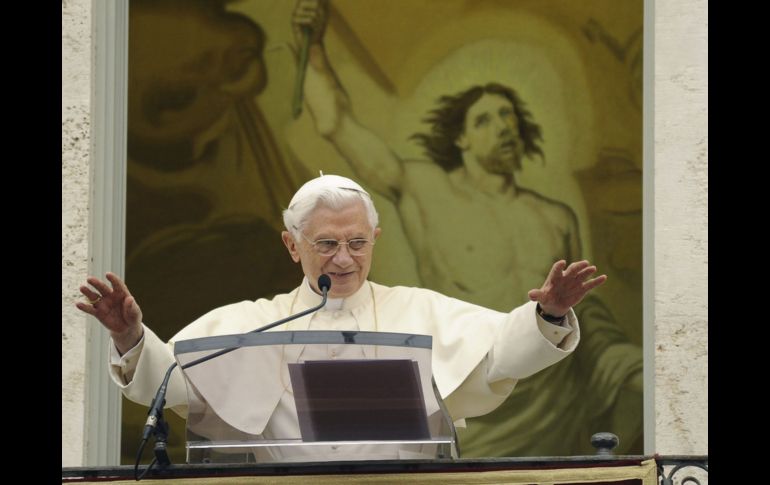 El Papa Benedicto XVI durante el rezo del Ángelus en Castelgandolfo. EFE  /