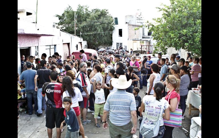 Alrededor de tres mil asistentes se dieron cita en la finca de la colonia San José Río Verde para ver a la figura. E. PACHECO  /
