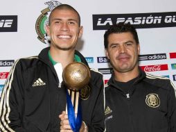 El mediocampista Jorge Enríquez (I), capitán del Tri Sub-20, fue galardonado como el tercer mejor jugador del certamen. MEXSPORT  /