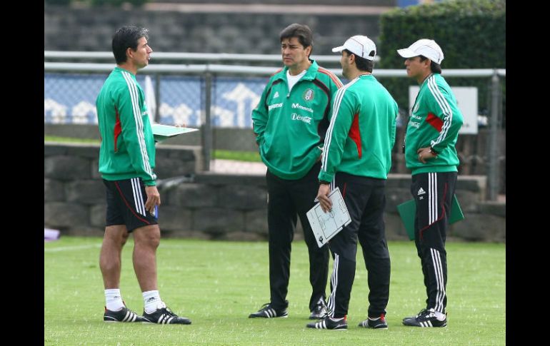 Luis Fernando (al centro), durante sesión de entrenamiento. MEXSPORT  /
