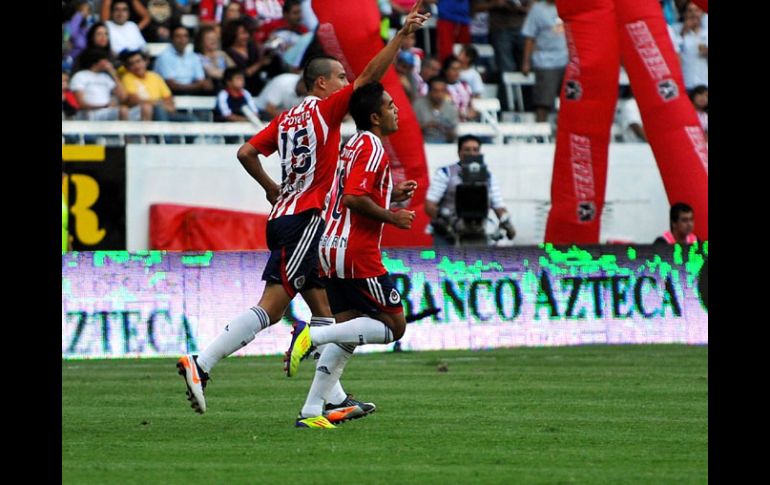 Erick Torres y Marco Fabián dieron forma a la goleada del Rebaño. MEXSPORT  /