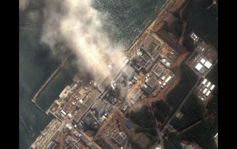 La planta de Fukushima ha puesto al país en una crisis nuclear tras ser afectada por el sismo de marzo pasado. ARCHIVO  /