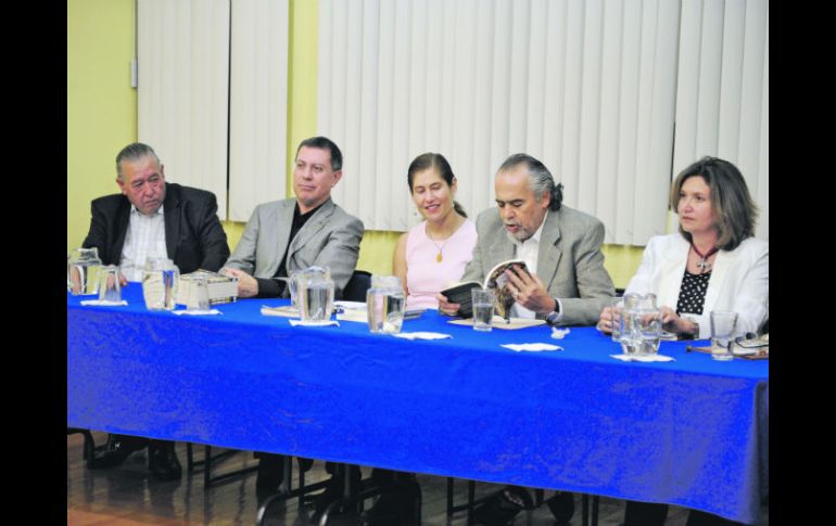 Los cronistas, durante la presentación del libro editado por el Ayuntamiento de Guadalajara.  /