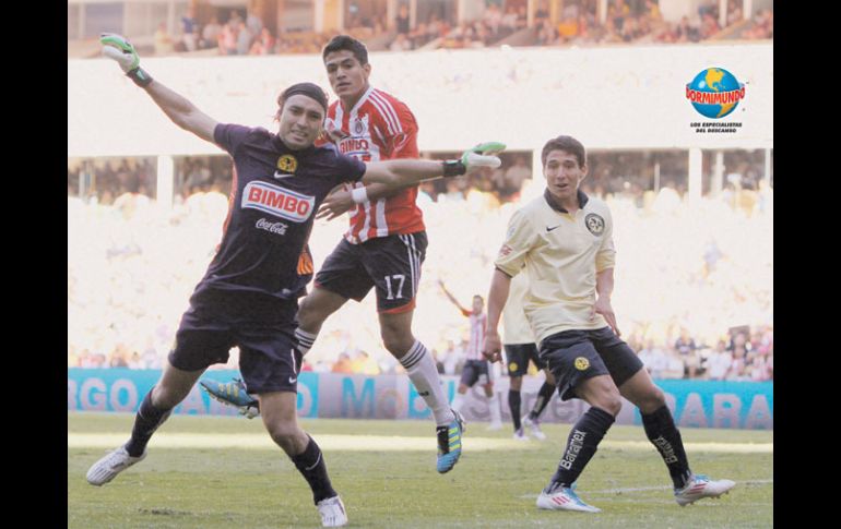 El guardameta Armando Navarrete no pudo evitar los goles de Antonio Gallardo, Marco Fabián y Érick Torres. MEXSPORT  /