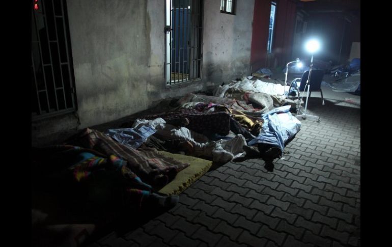Vista de los cuerpos de personas fallecidas yacen en un hospital después del terremoto. EFE  /