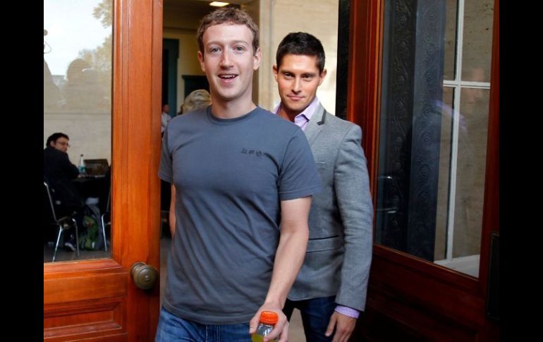 Mark Zuckerberg arrivando al MIT durante su recorrido universitario por el este de Estados Unidos. REUTERS  /