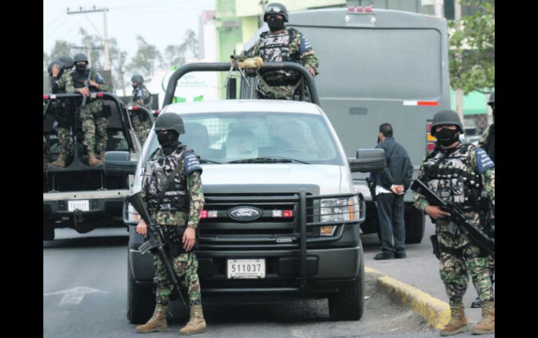 Elementos de la Marina resguardan Boca del Río tras la salida de los agentes municipales. EL UNIVERSAL  /
