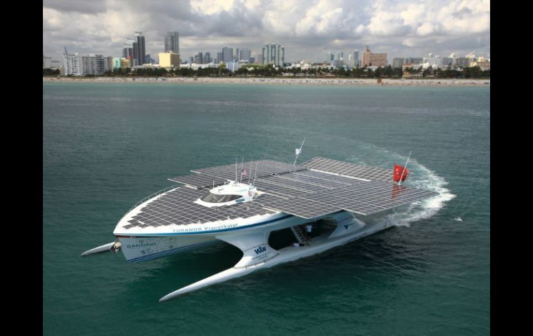 El barco solar más grande construido hasta ahora, bautizado como 'Planet Solar'. ESPECIAL  /
