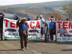 Al recorrido de Luege Tamargo se presentaron en protesta habitantes de Temacapulín, pueblo que será inundado tras la obra.  /