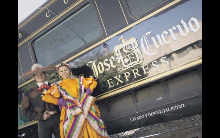 El tren José Cuervo Express es una de las apuestas de la empresa para atraer turismo a Tequila.  /
