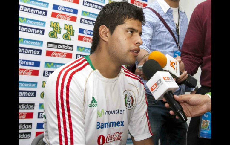 Luis Fernando Tena destacó el hecho de que Araujo 'fue el primero en aceptar' su error en el partido ante Chivas. MEXSPORT  /