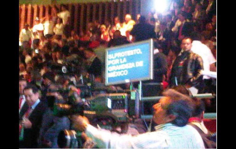 Imagen del teleprompter en el acto de Peña Nieto. TWITTER @Roberto_067  /