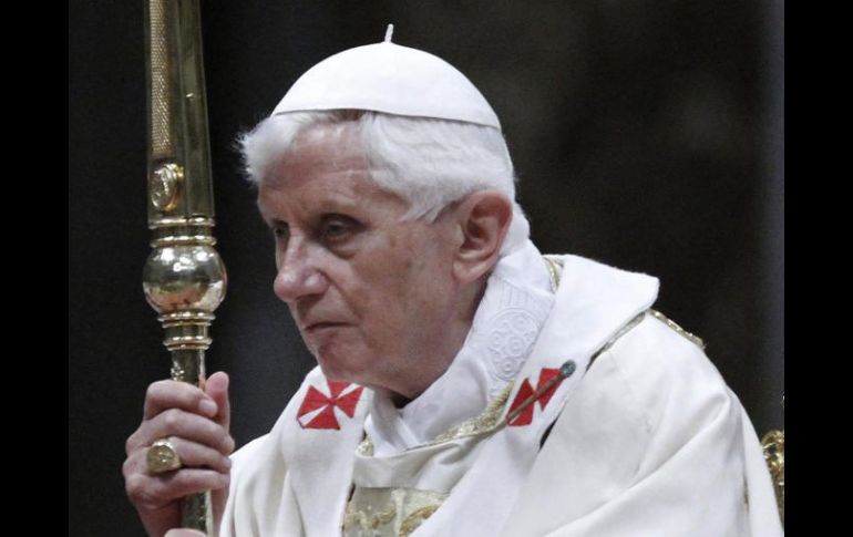 El Sumo Pontífice presidió una misa solemne de vigila pascual en la Basílica de San Pedro. EFE  /