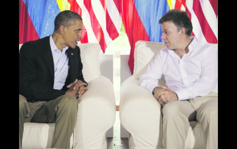 El presidente de la reunión de Cartagena, Juan Manuel Santos (d), destacó la disposición de Obama por escuchar a sus colegas latinos.AP  /