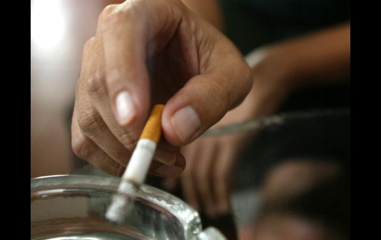 El cigarro contiene cuatro mil sustancias tóxicas, de las cuales por lo menos 20 son cancerígenas. ARCHIVO  /