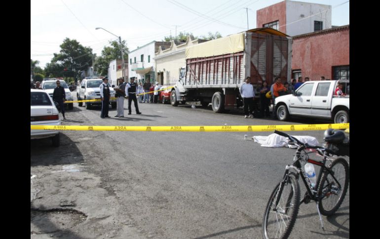 La víctima fue llevada a la morgue de la Zona Metropolitana de Guadalajara, donde fue reconocida por sus familiares.  /